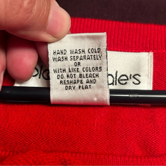 Bloomingdale’s red wool sweater size m women’s. - Picture 6 of 7